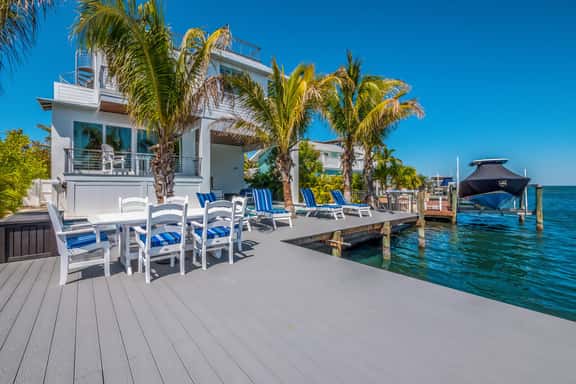 Aqua Bay - Image 1