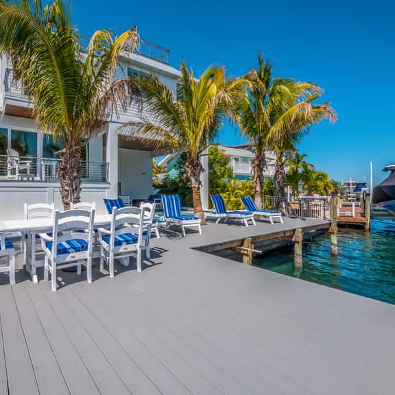 Aqua Bay - Image 1