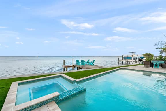 Bayfront Paradise (AMIL)